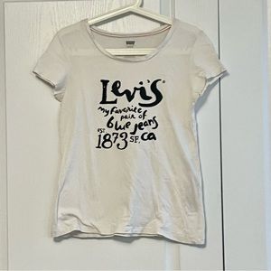 3/$29 🩵 Levi’s T-shirt
